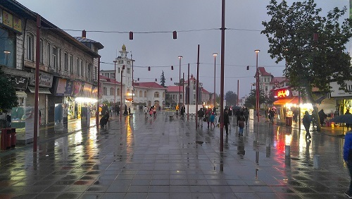 پایکوبی و برخورد در پیادهراه زیبای رشت؛ «همکاری شهروندان» یا «دخالت لباس شخصیها»؟ پایکوبی و برخورد در پیادهراه زیبای رشت؛ «همکاری شهروندان» یا «دخالت لباس شخصیها»؟