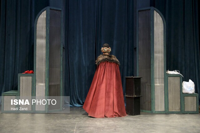 گلاب آدینه: همیشه آرزوی اجرای نمایش