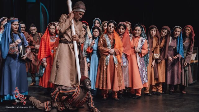 گلاب آدینه: همیشه آرزوی اجرای نمایش