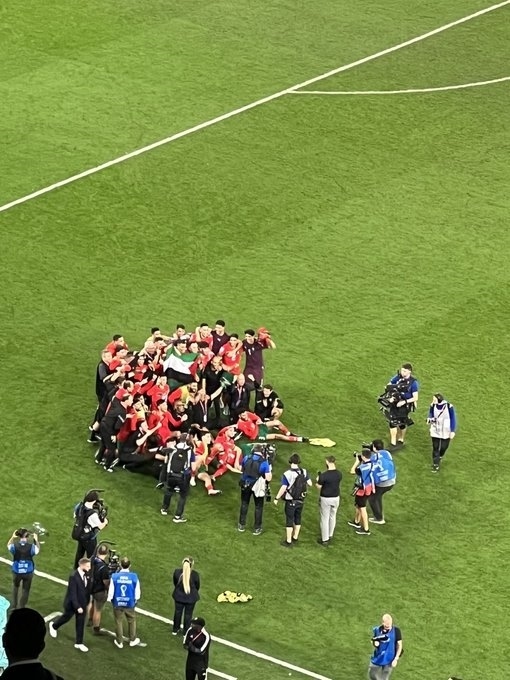 شادی مراکشی ها بعد از پیروزی تاریخی در جام جهانی (+عکس) شادی مراکشی ها بعد از پیروزی تاریخی در جام جهانی (+عکس)