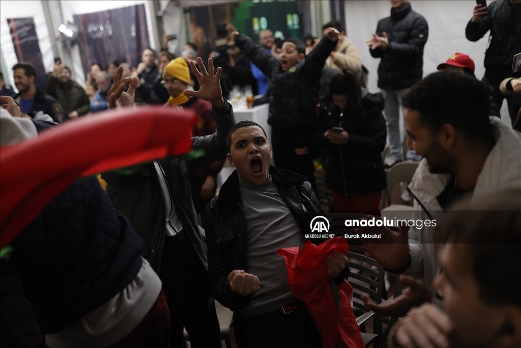 شادی مراکشی ها بعد از پیروزی تاریخی در جام جهانی (+عکس) شادی مراکشی ها بعد از پیروزی تاریخی در جام جهانی (+عکس)