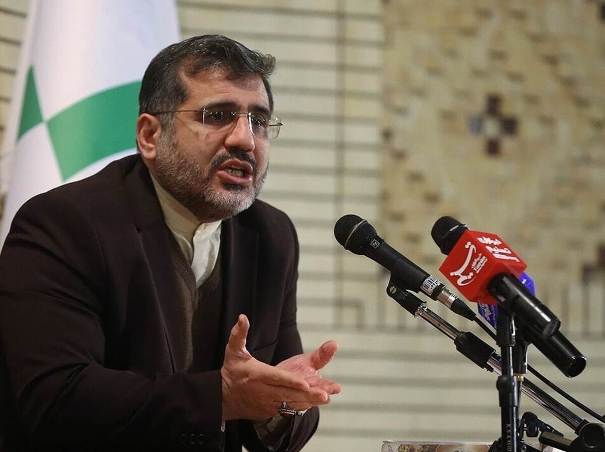 وزیر ارشاد وزیر ارشاد: اعتراض حق دانشجو و حق مردم است / بعضی از هنرمندانی که علیه نظام صحبت میکنند، از عفوشدگان سال ۹۸ هستند