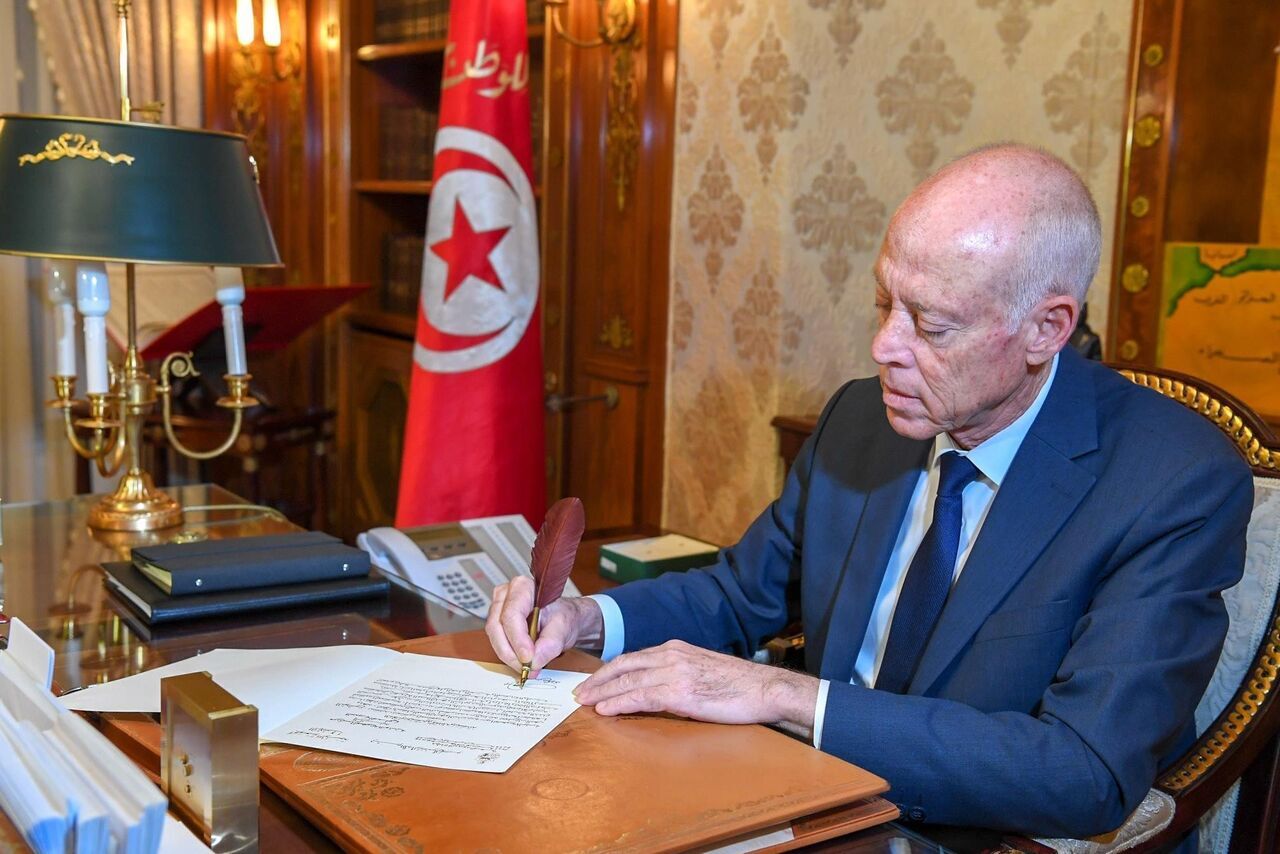 رسوایی برای رئیس جمهور تونس / مشارکت در انتخابات: 8.8 درصد رسوایی برای رئیس جمهور تونس / مشارکت در انتخابات: 8.8 درصد