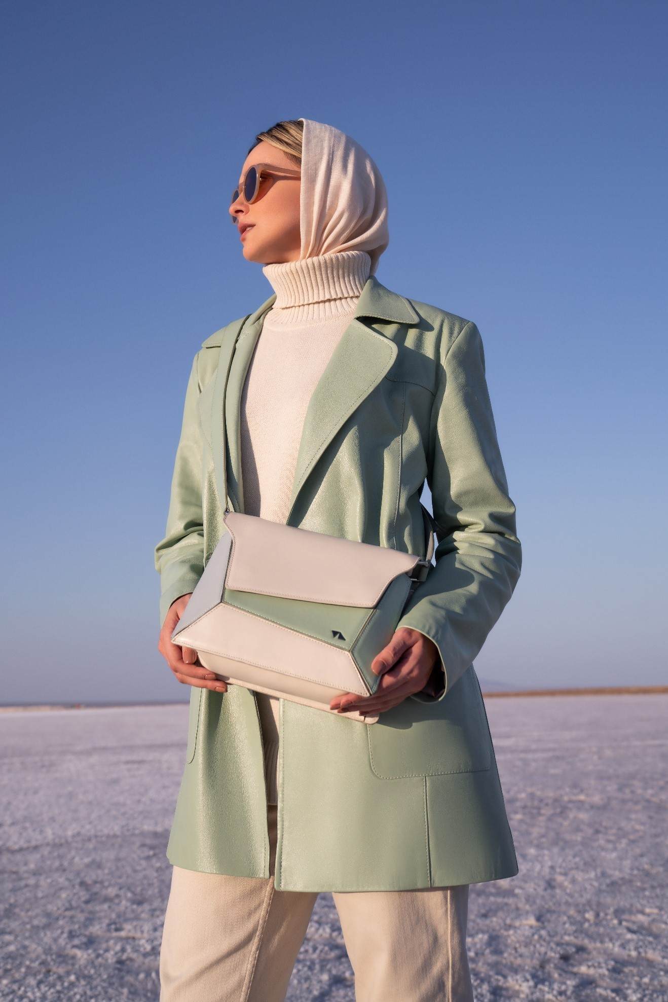 کیف دوشی زنانه؛ مهمترین اکسسوری برای خانمها! کیف دوشی زنانه؛ مهمترین اکسسوری برای خانمها!