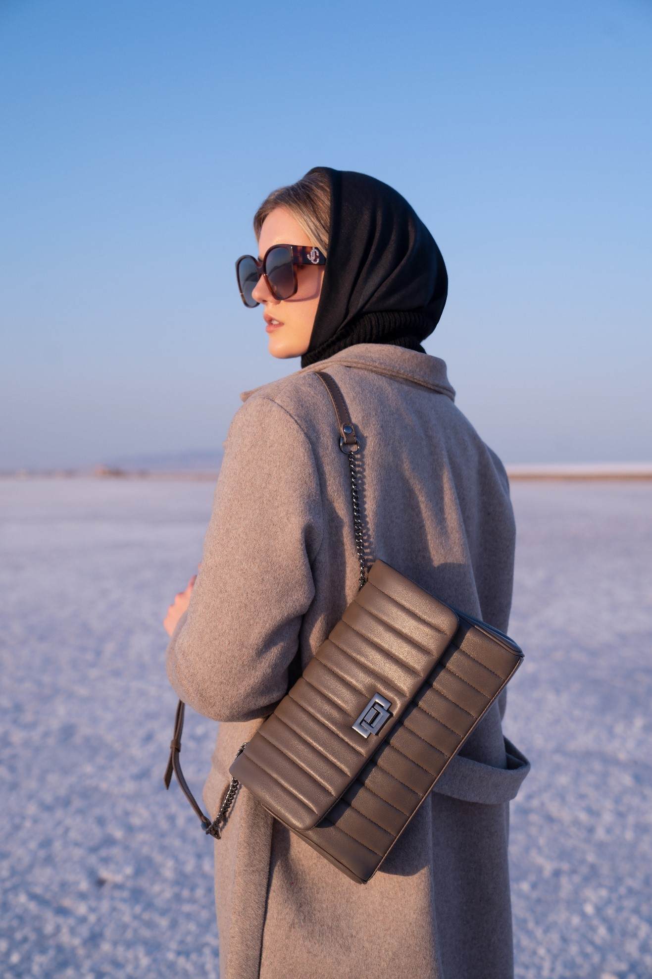 کیف دوشی زنانه؛ مهمترین اکسسوری برای خانمها! کیف دوشی زنانه؛ مهمترین اکسسوری برای خانمها!