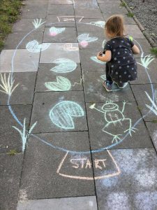 ۲ بازی‌‌ ارزان قیمت بیرون از خانه برای کودکان