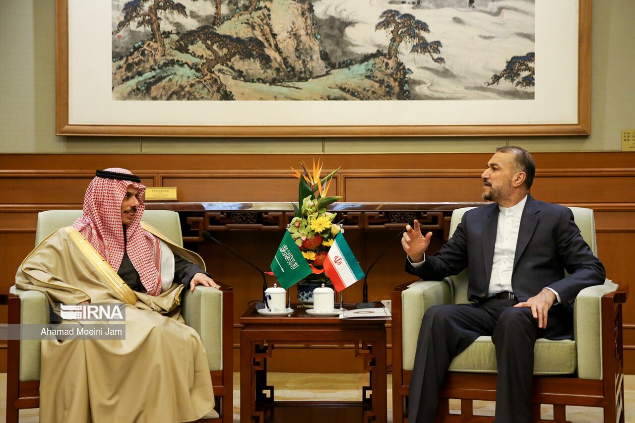 دیدار وزیران خارجه ایران و سعودی در چین (+عکس) دیدار وزیران خارجه ایران و سعودی در چین (+عکس)