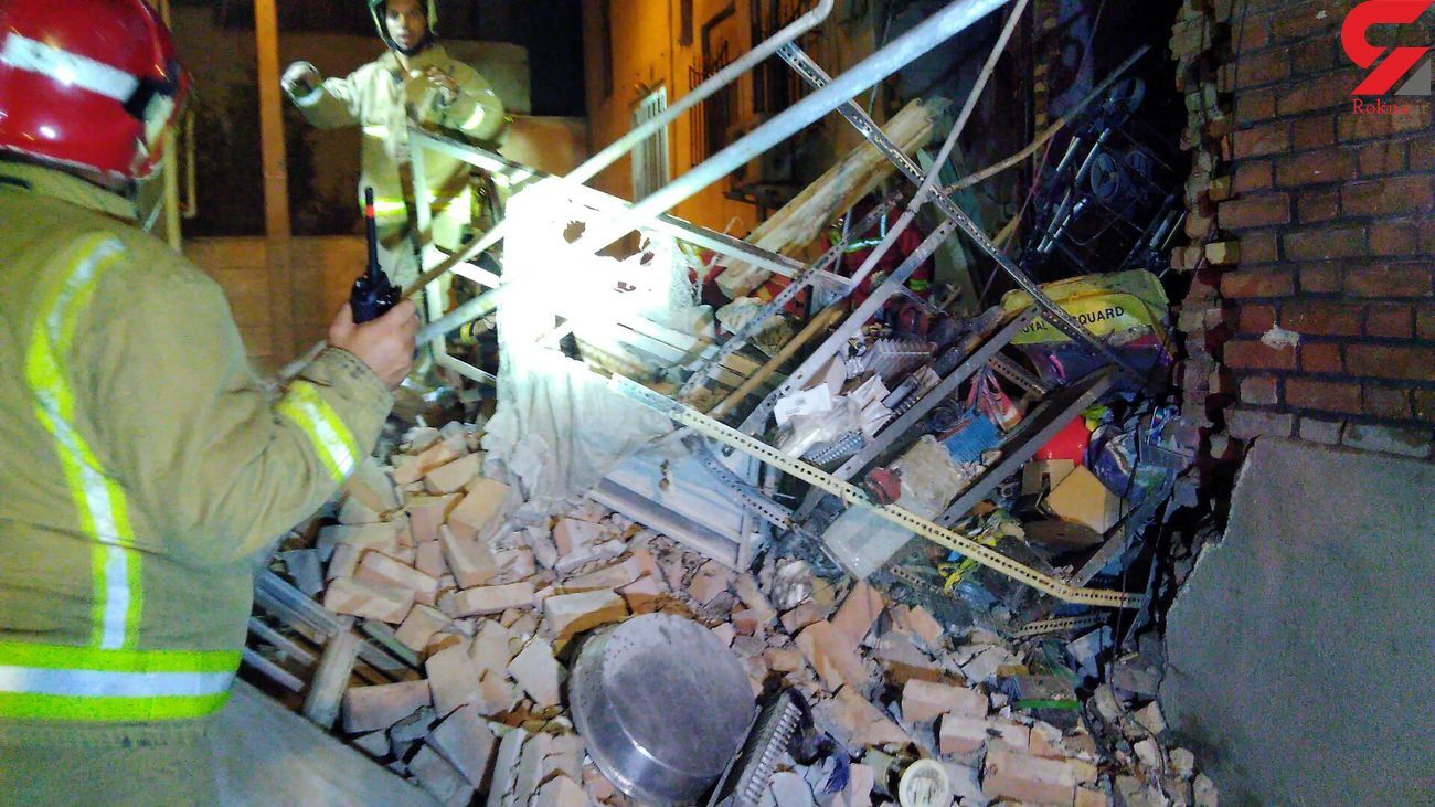 انفجار شدید منزل مسکونی در خیابان فلاح تهران / تاکنون 3 زن، یک کودک و 3 مرد مجروح شدند (+فیلم و عکس) انفجار شدید منزل مسکونی در خیابان فلاح تهران / تاکنون 3 زن، یک کودک و 3 مرد مجروح شدند (+فیلم و عکس)