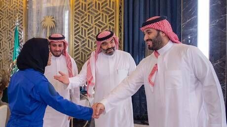 دیدار فضانوردان سعودی با محمد بن سلمان (عکس) دیدار فضانوردان سعودی با محمد بن سلمان (عکس)