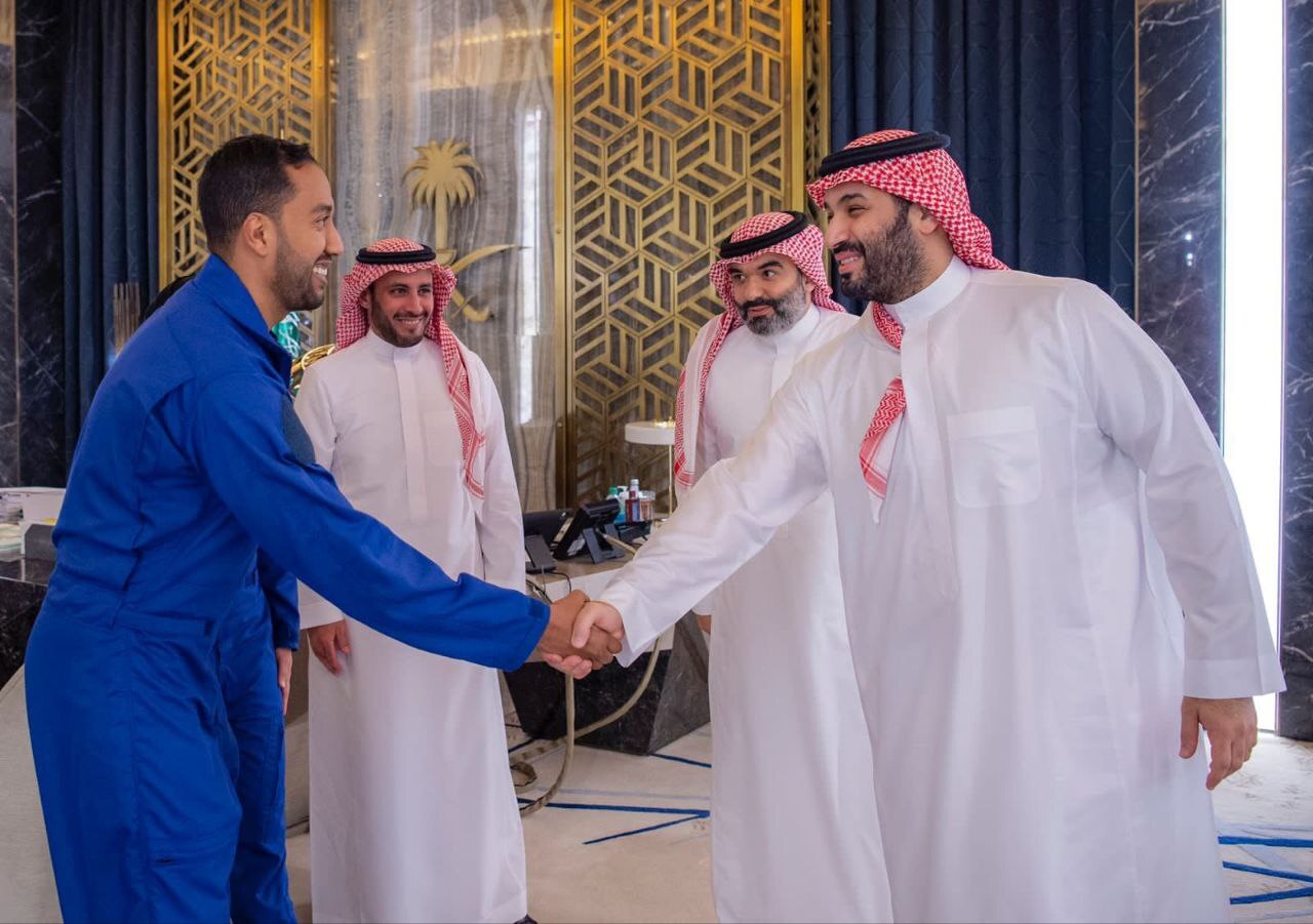 دیدار فضانوردان سعودی با محمد بن سلمان (عکس) دیدار فضانوردان سعودی با محمد بن سلمان (عکس)