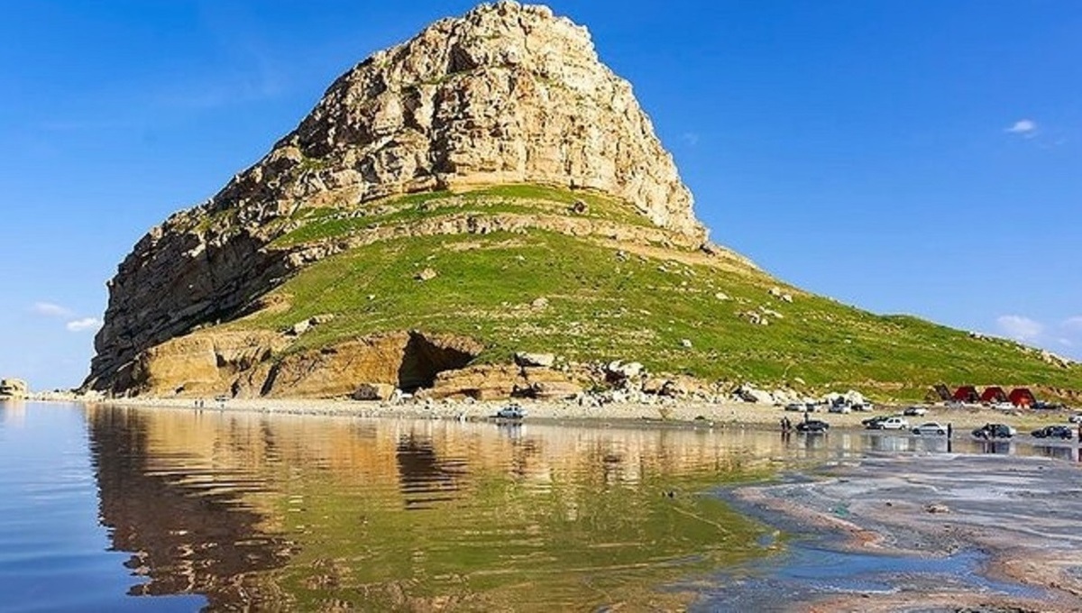 کاهش ۴۳ سانتی‌متری تراز دریاچه ارومیه/ کشاورزی حق‌آبه دریاچه را می‌بلعد!