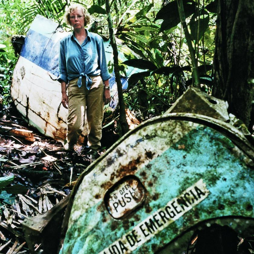 سقوط از آسمان به جنگل بارانی؛ داستان باور نکردنی زنده ماندن جولیان کوپکه سقوط از آسمان به جنگل بارانی؛ داستان باور نکردنی زنده ماندن جولیان کوپکه