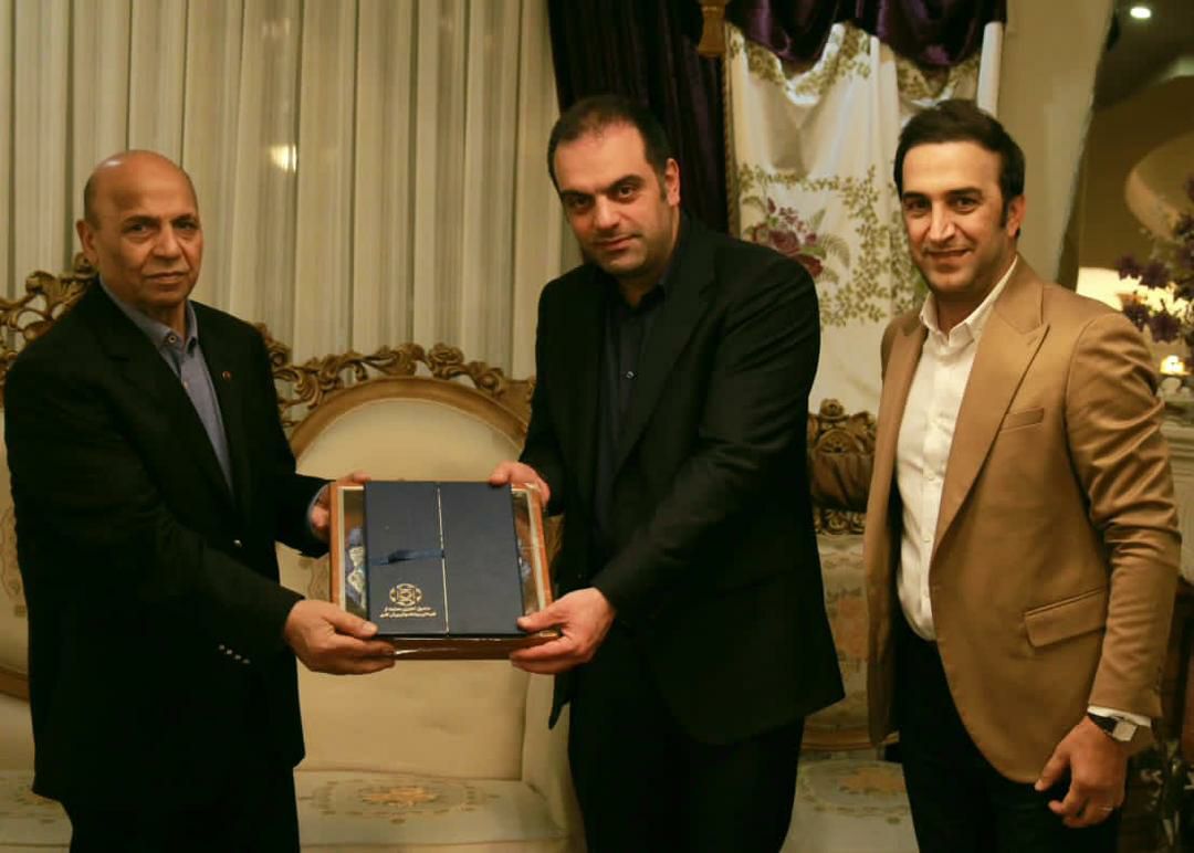 ديدار مديران صندوق حمايت با قهرمان طلايی وزنه برداری آسيا