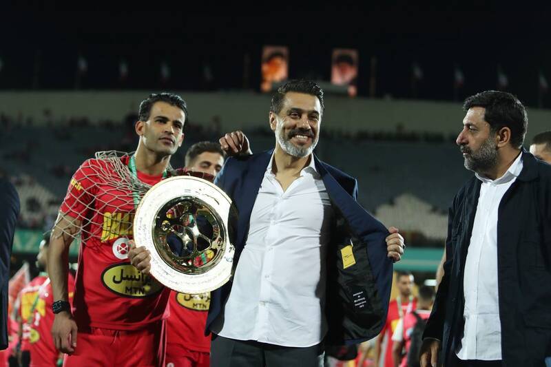 نوشته روی کت افشین پیروانی در شب فینال