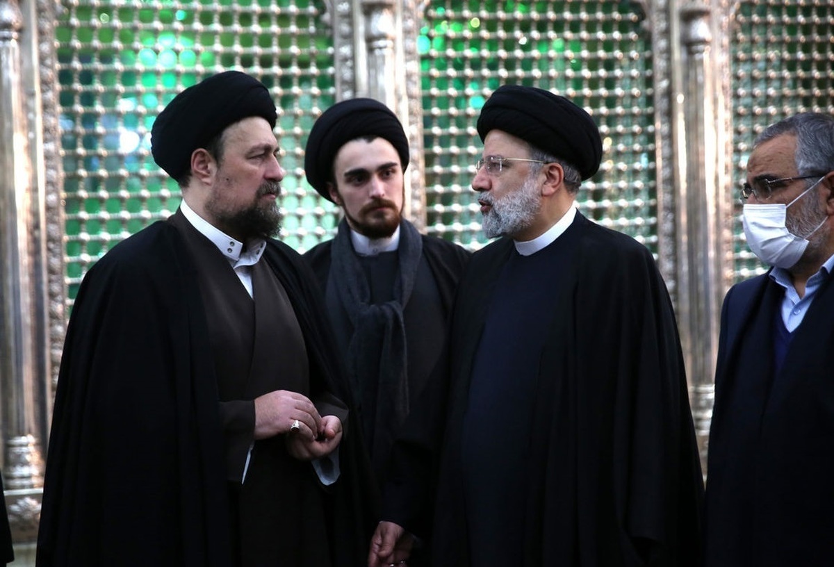 سید حسن خمینی و فرزندش در مراسم سالگرد ارتحال امام