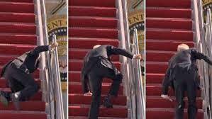 زمین خوردن مدام پرزیدنت؛ چرا بایدن هنوز رئیس جمهور است؟ زمین خوردن مدام پرزیدنت؛ چرا بایدن هنوز رئیس جمهور است؟