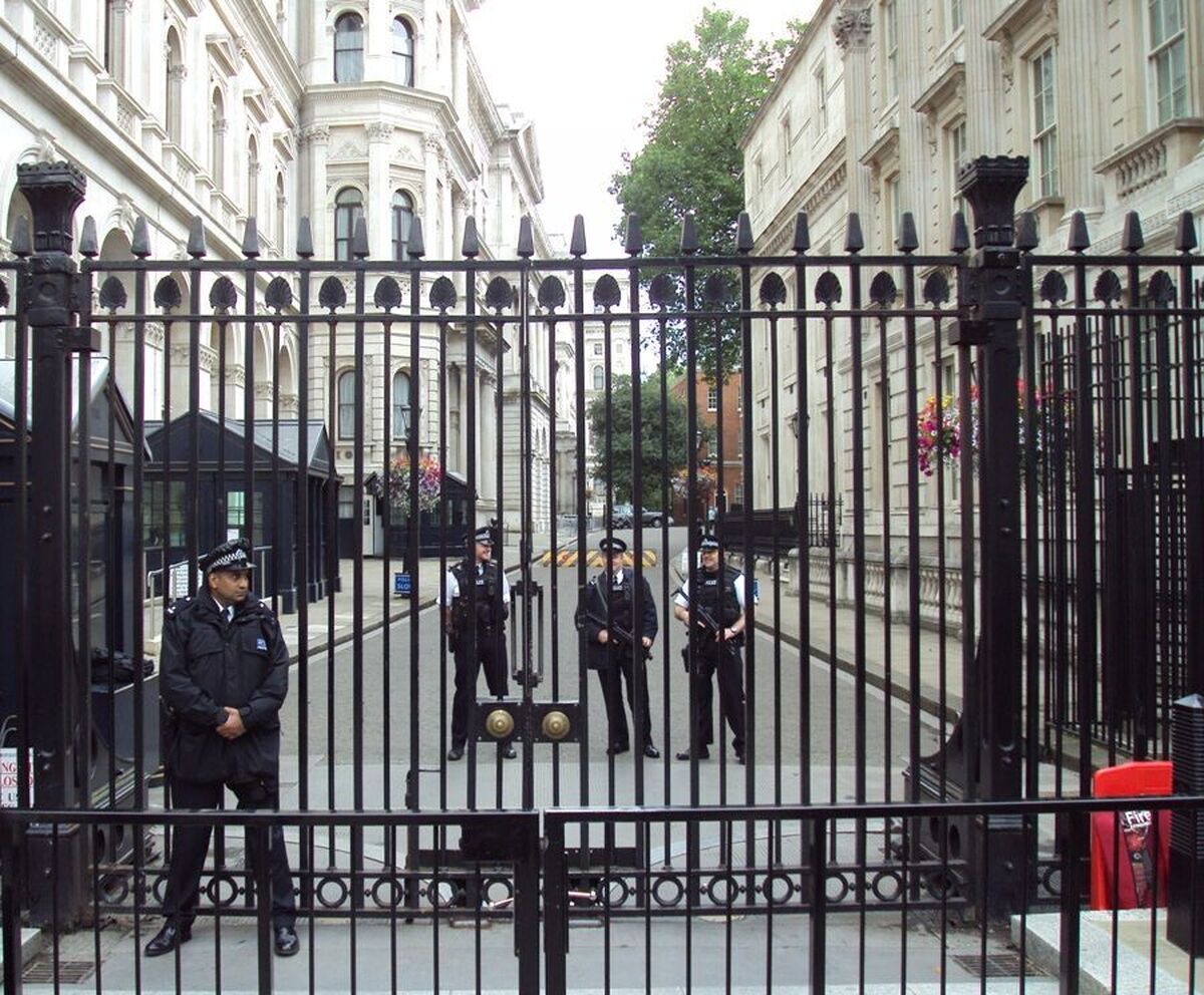 برخورد خودرو به ورودی محل اقامت نخست وزیر انگلیس