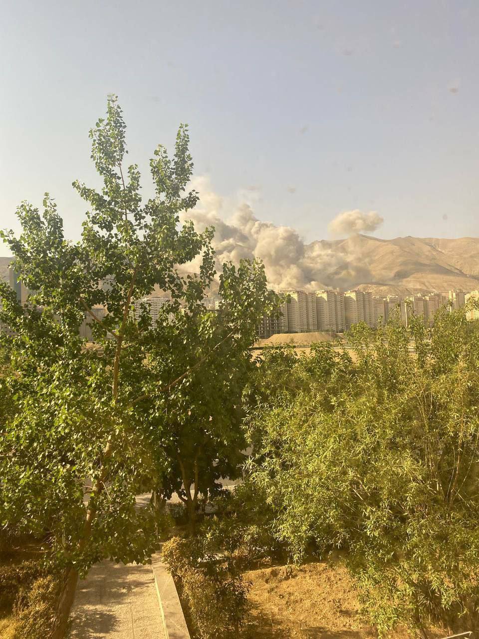 حمله به پادگان غرب تهران / انفجارهای شدید در شرق تهران/ شهادت یک پزشک زن و فرزندش در حملات اسراییل/ حمله تل آویو به کرمانشاه ، شیراز، ایلام / ۸ کشته در حملات دیشب ایران به تل آویو و دیگر شهرها حمله به پادگان غرب تهران / انفجارهای شدید در شرق تهران/ شهادت یک پزشک زن و فرزندش در حملات اسراییل/ حمله تل آویو به کرمانشاه ، شیراز، ایلام / ۸ کشته در حملات دیشب ایران به تل آویو و دیگر شهرها